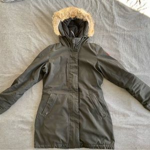Black Canada Goose Victoria Parka.
Size Medium.

Used but in fair condition.
